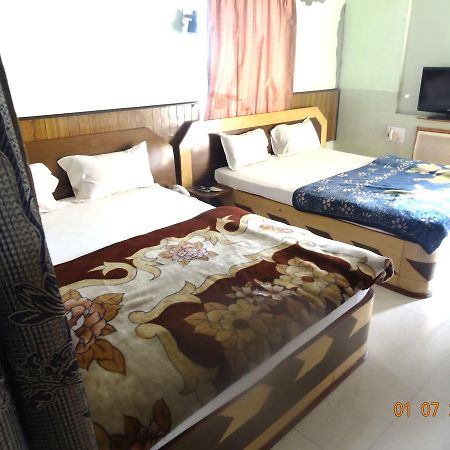 Hotel Yatrik เดฟการ์ ภายนอก รูปภาพ