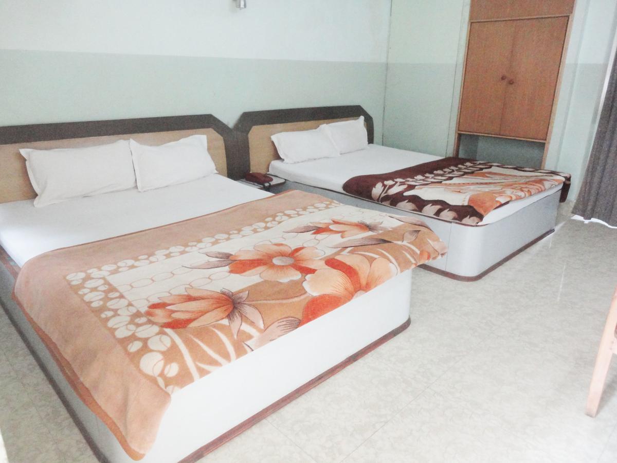 Hotel Yatrik เดฟการ์ ภายนอก รูปภาพ