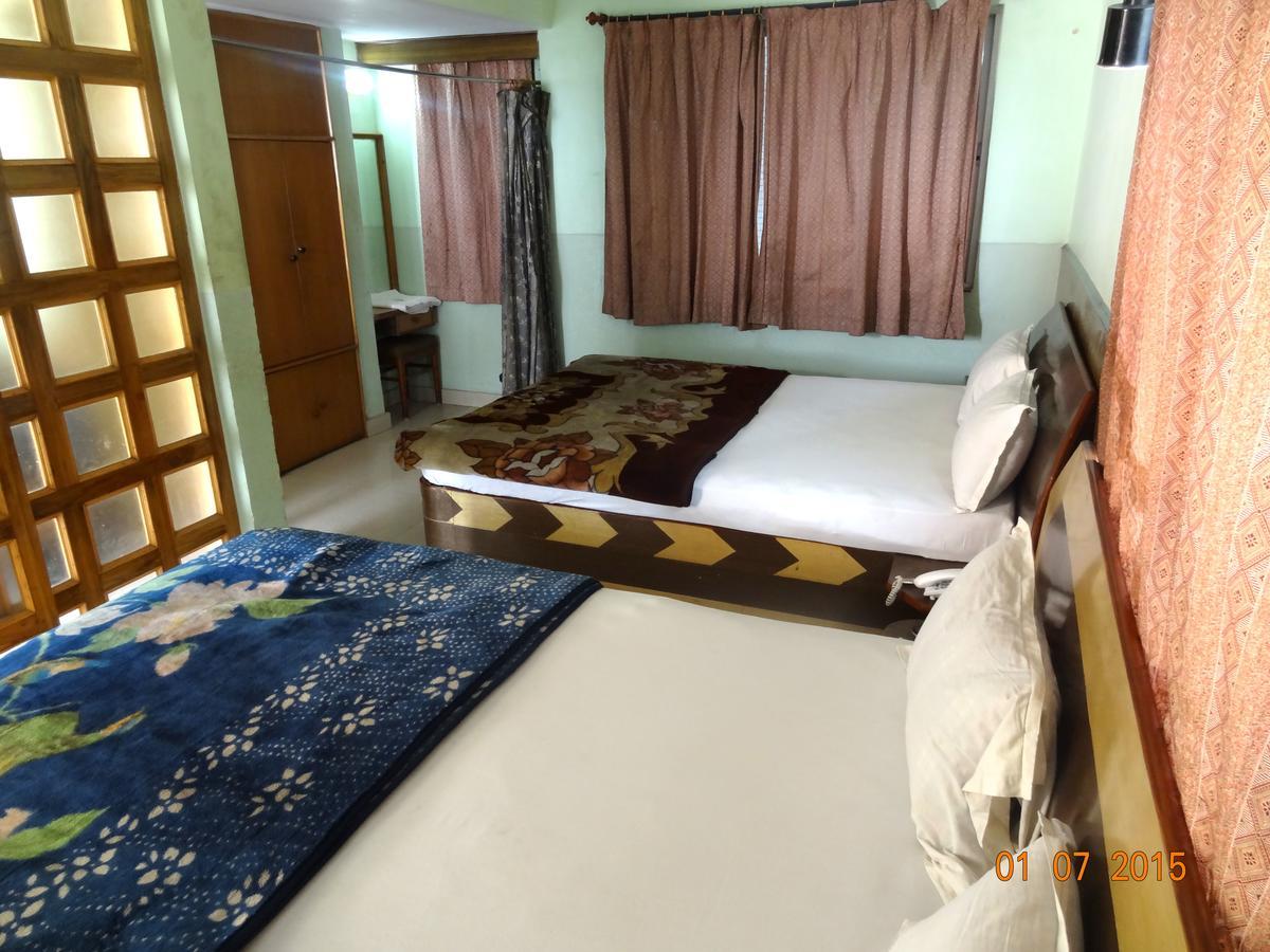 Hotel Yatrik เดฟการ์ ภายนอก รูปภาพ